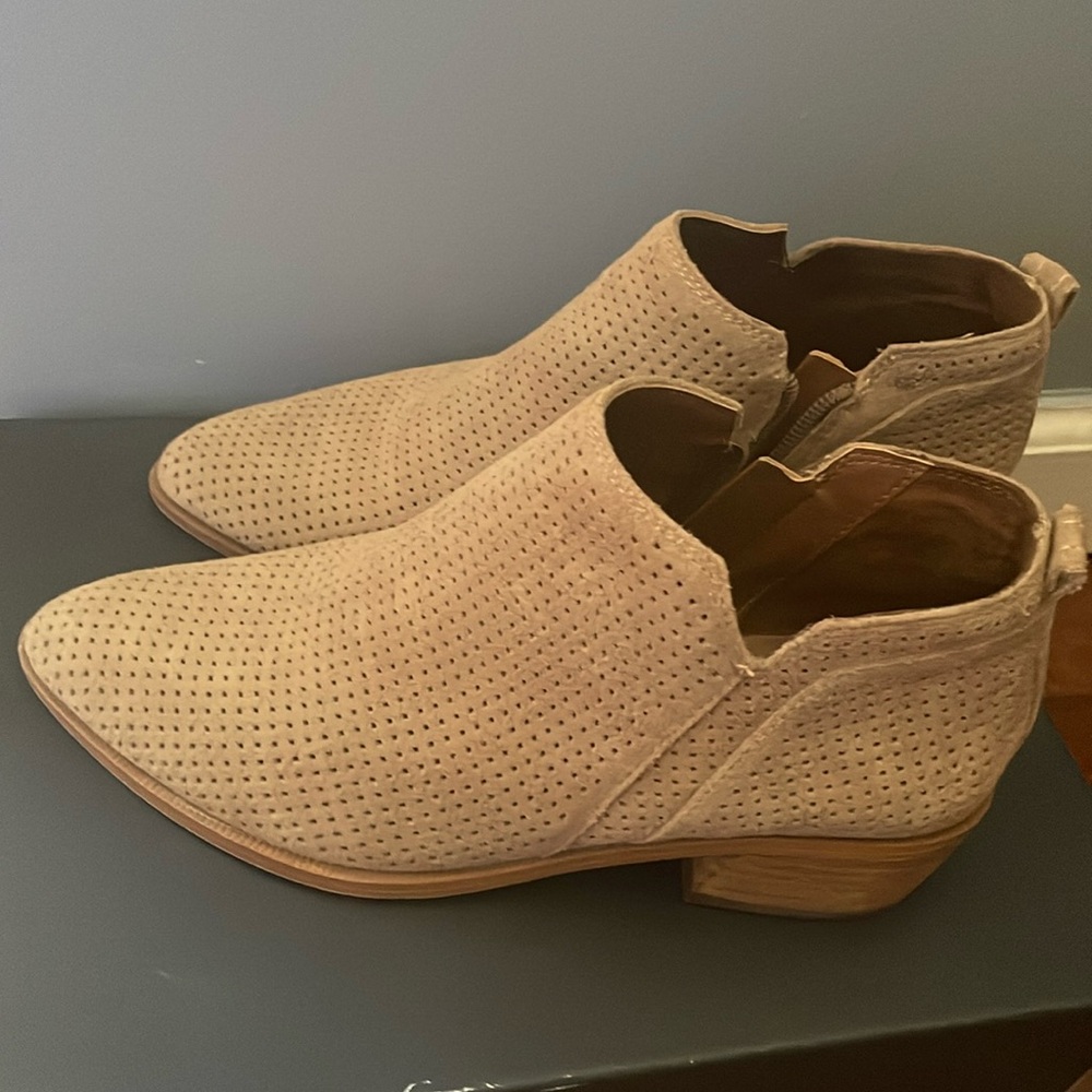 Franco Sarto ladies leather Ankle Boots with side zipper, very comfortable